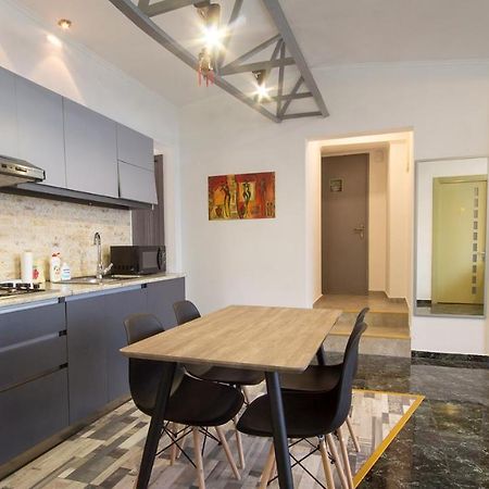4 Bedroom Apartment On Liberty Square Tbilissi Extérieur photo
