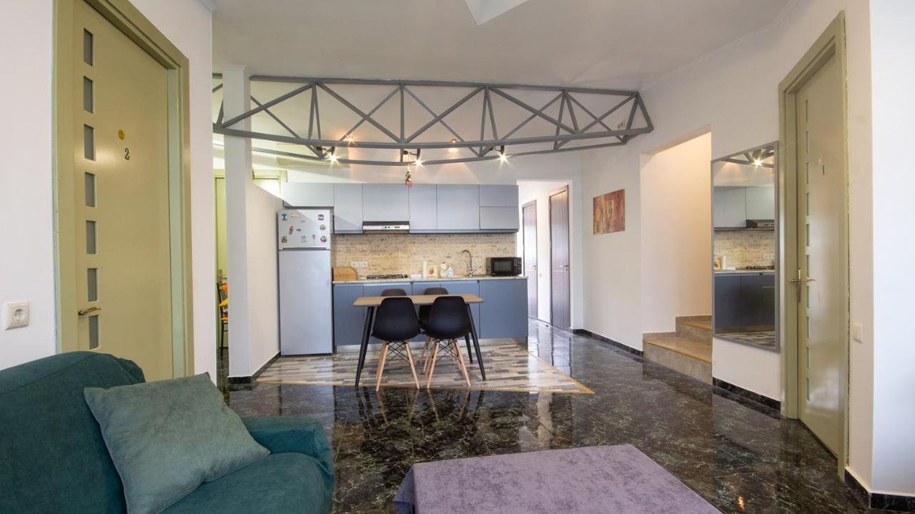 4 Bedroom Apartment On Liberty Square Tbilissi Extérieur photo