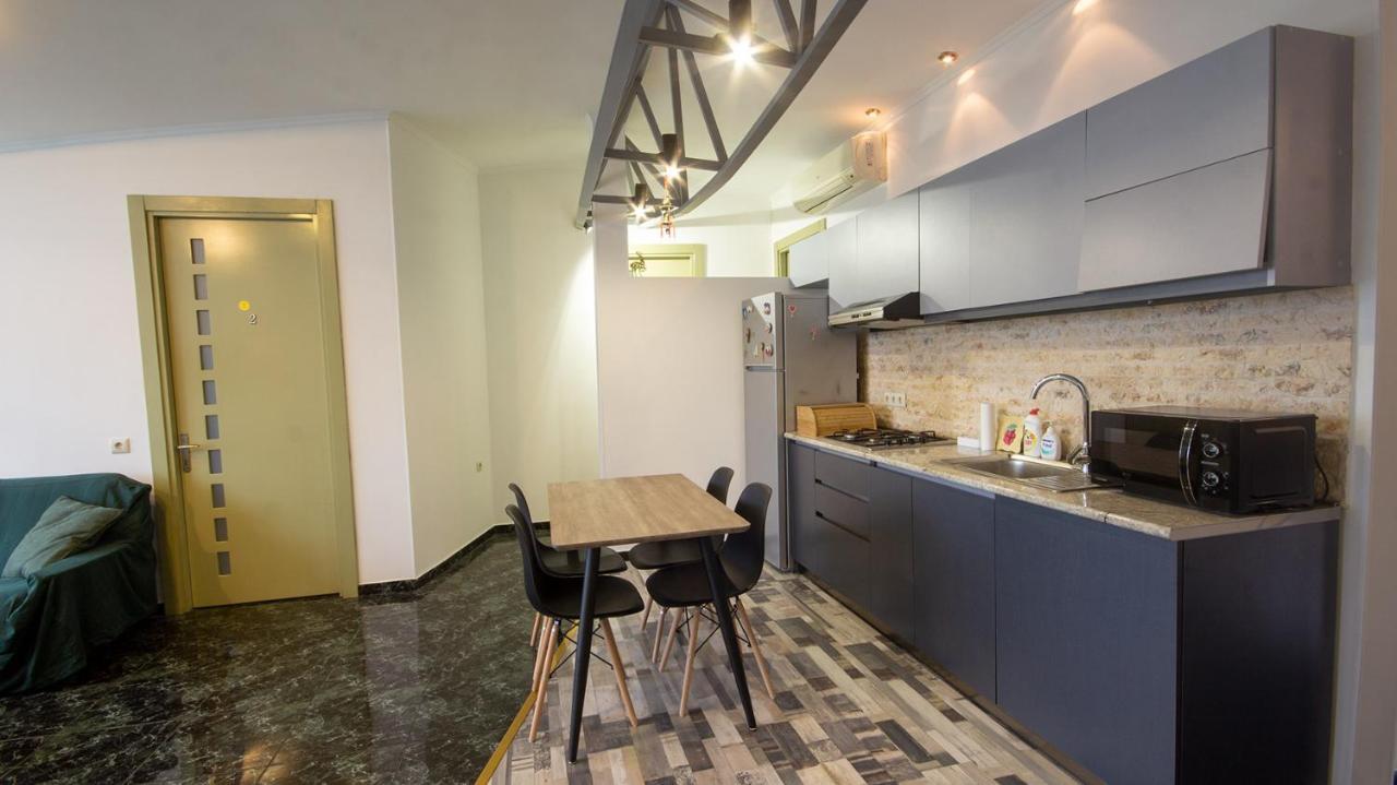 4 Bedroom Apartment On Liberty Square Tbilissi Extérieur photo