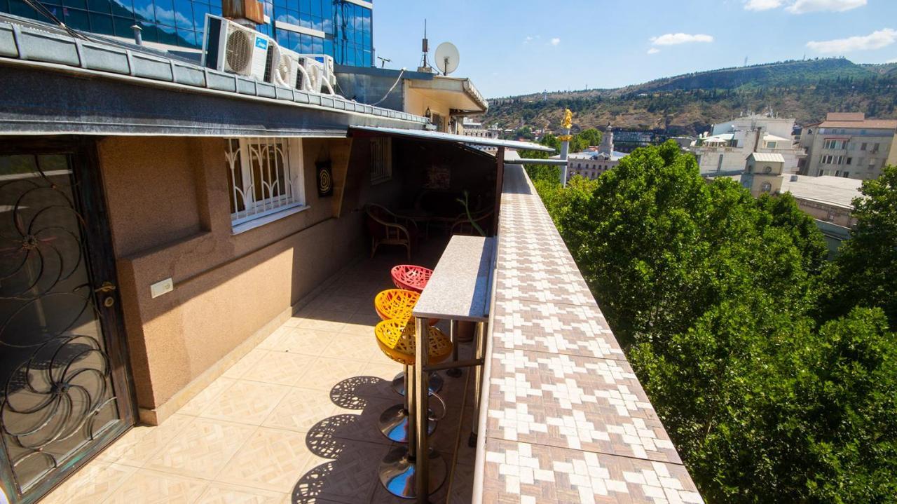 4 Bedroom Apartment On Liberty Square Tbilissi Extérieur photo