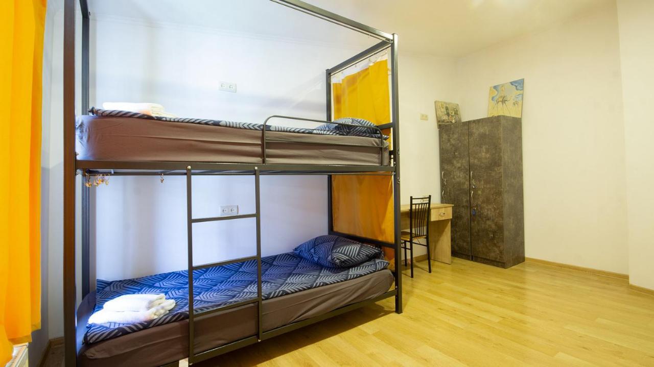 4 Bedroom Apartment On Liberty Square Tbilissi Extérieur photo