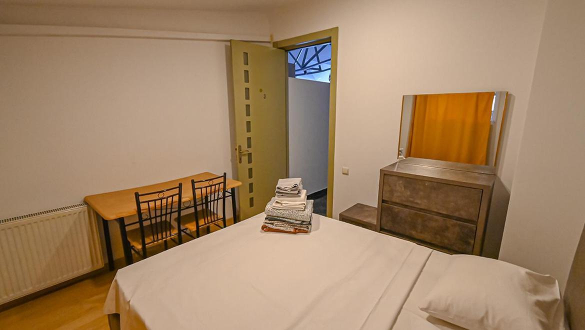 4 Bedroom Apartment On Liberty Square Tbilissi Extérieur photo