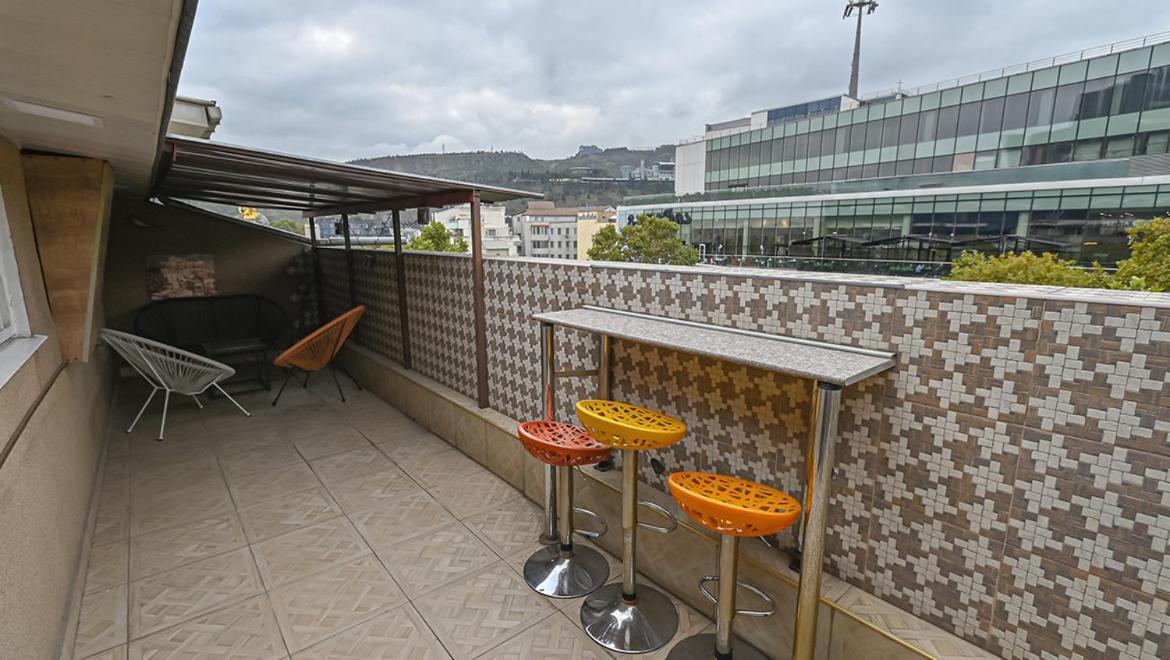 4 Bedroom Apartment On Liberty Square Tbilissi Extérieur photo
