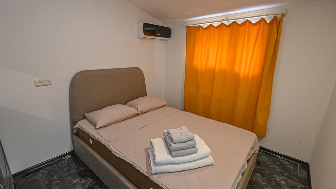 4 Bedroom Apartment On Liberty Square Tbilissi Extérieur photo