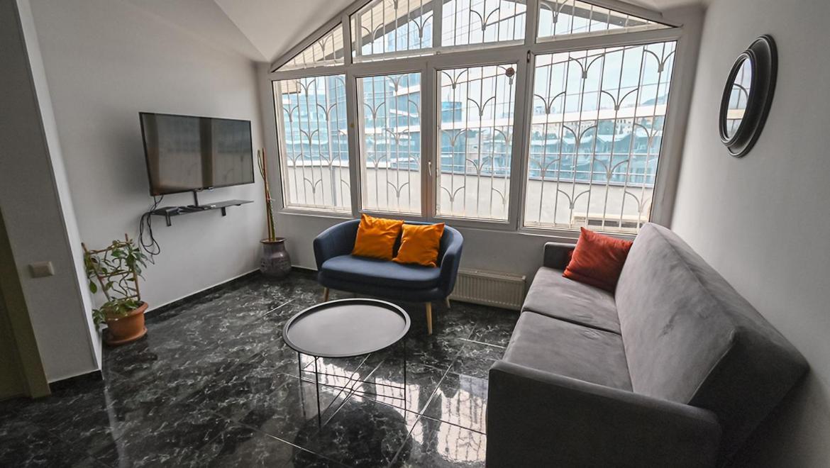 4 Bedroom Apartment On Liberty Square Tbilissi Extérieur photo